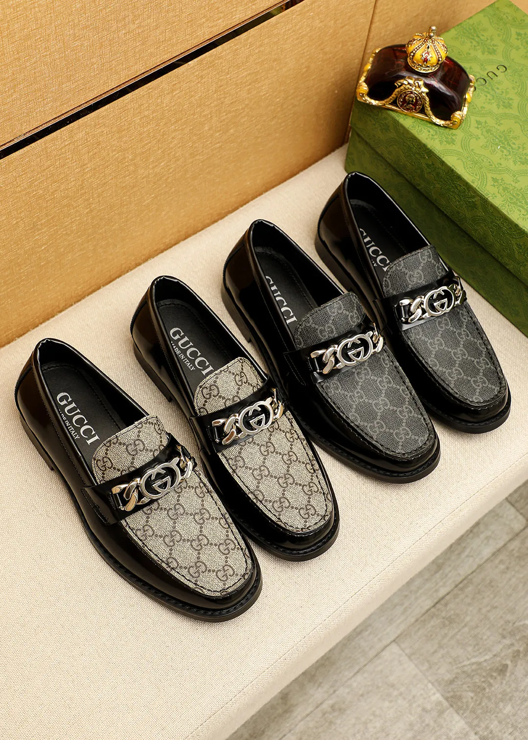 Men's shoes 💰480 💐 Product trademark: GUCCI "Gucci" casual leather shoes Regular size: 38-44 (45.46🉑️customized) Product materials: Selected imported first-layer calfskin embossed upper + luxury hardware buckle, imported water-dyed cowhide leather lining. Strong three-dimensional visual effect, original outsole color: 2 colors available